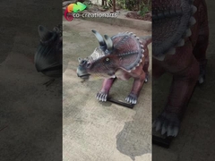 دایناسور فایبرگلاس Animatronic Triceratops در فضای باز